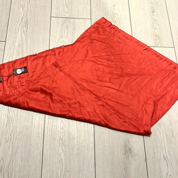 NWT, Vince Camuto Soft, Shimmering Rooibis Tea Lux, Fall, Scarf/Wrap, 24” x 80” - Picture 3 of 7